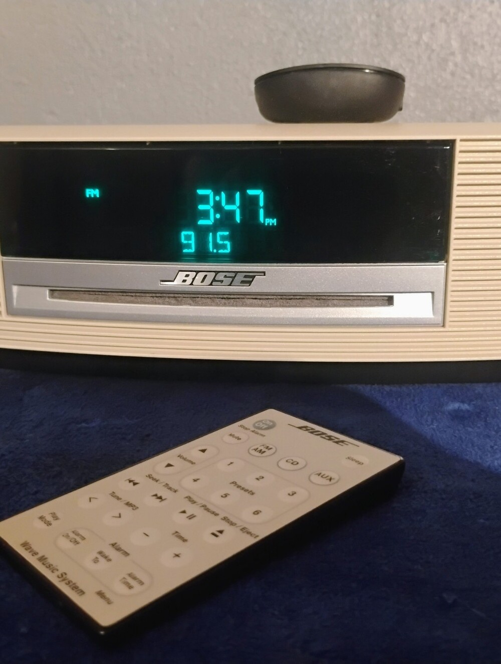 Classic Bose Wave Music System White Cream Beige CD Aux AM/FM and Bluetooth - Picture 4 of 11